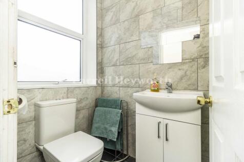 Shower room 2