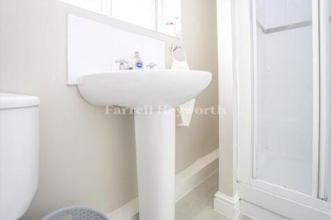 Ensuit shower