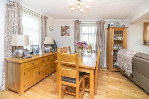 Kitchen diner view 4