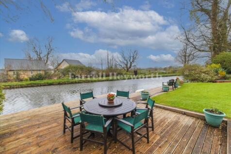 Canalside Decking Ar