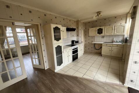 Kitchen Diner Pic 1