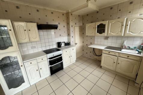 Kitchen Diner Pic 2