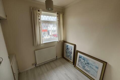 Bedroom 3 Pic 1