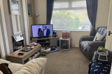 Living Room Pic 1