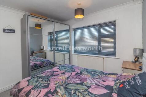 Bedroom 1 image 2 Ne