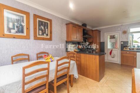 Kitchen image 3