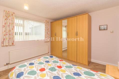 Bedroom 3 image 2