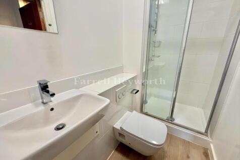 Flat 2 ensuite