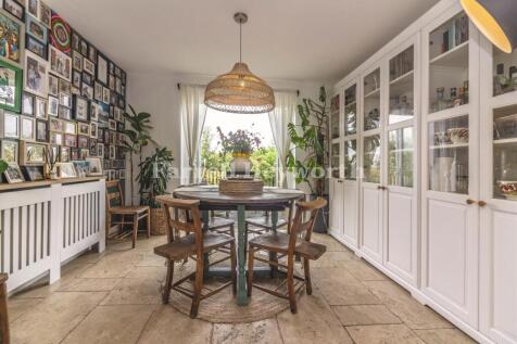Dining c