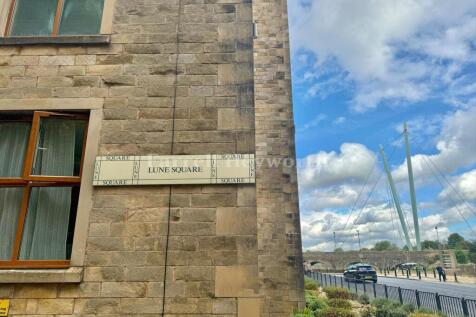 Lune Square