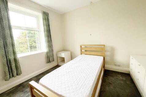 Rear bedroom