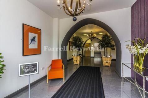 Communal entrance im