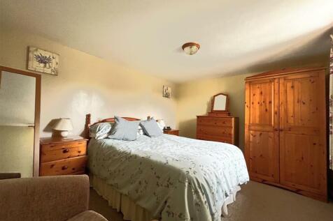 COTTAGE BEDROOM