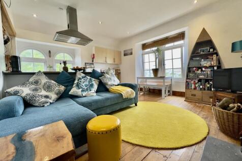 LIVING ROOM.jpeg
