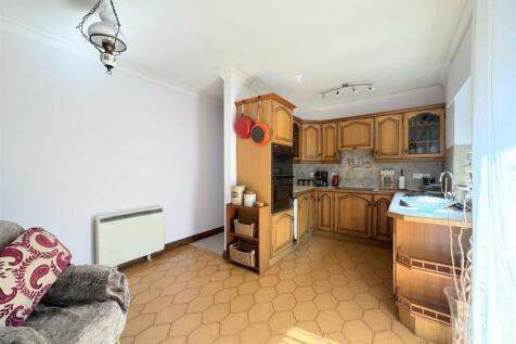SECOND KITCHEN