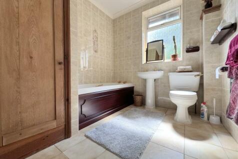 SECOND BATHROOM.jpeg