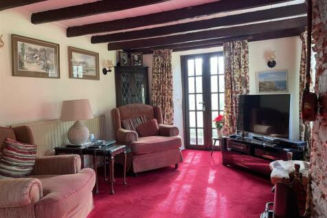 LIVING ROOM.jpeg
