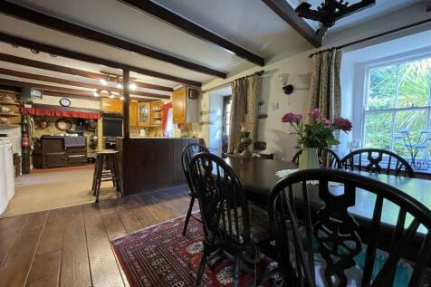 DINING ROOM TO KITCHEN.jpeg