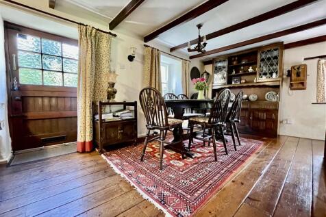 DINING ROOM.jpeg