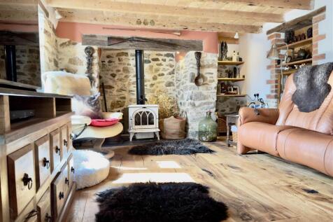 LIVING ROOM.jpeg