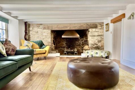LIVING ROOM.jpeg