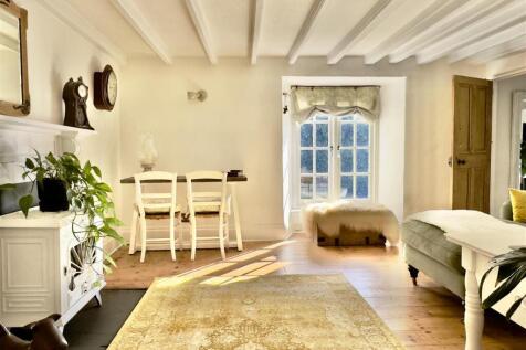 SITTING ROOM.jpeg