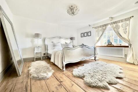 MASTER BEDROOM.jpeg