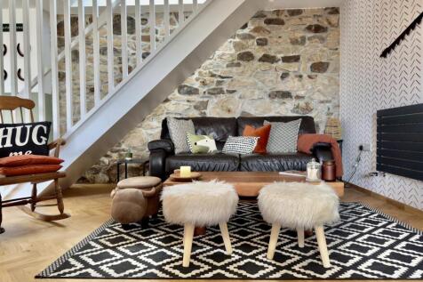 FAMILY ROOM.jpeg
