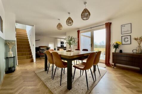 Dining to Family Room.jpeg