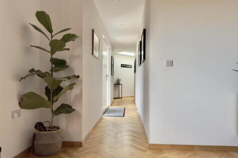 INNER HALLWAY.jpeg