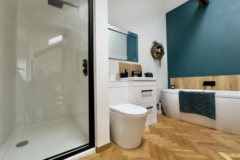 MASTER ENSUITE.jpeg
