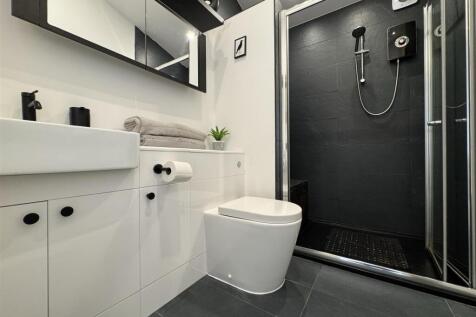 ANNEXE SHOWER ROOM.jpeg