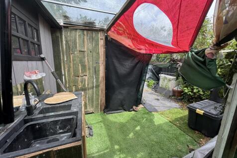 Garden wash area