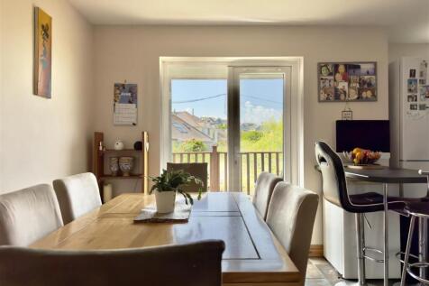 DINING TABLE.jpeg