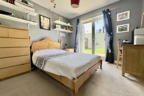 BEDROOM.jpeg