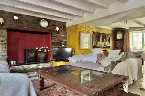 LIVING ROOM .jpeg