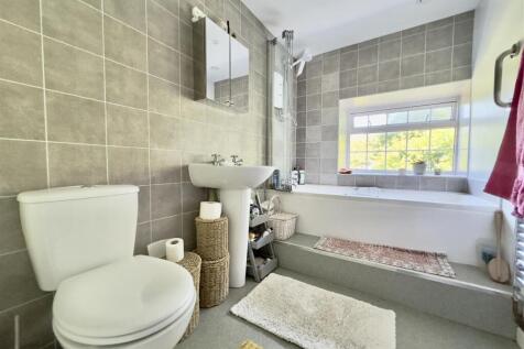 BATHROOM.jpeg