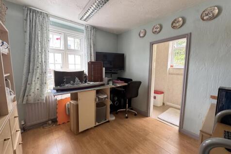 Bedroom(with En-Suite)