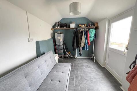 Rear Lobby/Boot Room