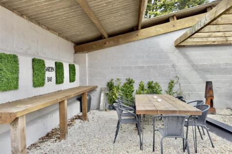 OUtside Dining Area