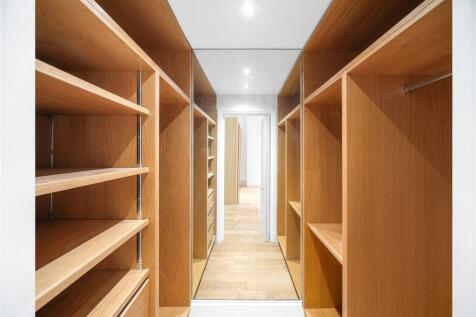 Walk-In-Wardrobe