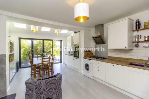 Kitchen dining room