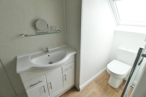 Ensuite Upstairs