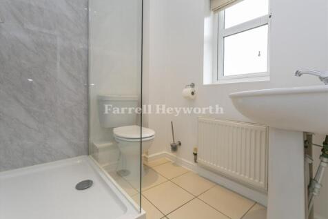Ensuit shower