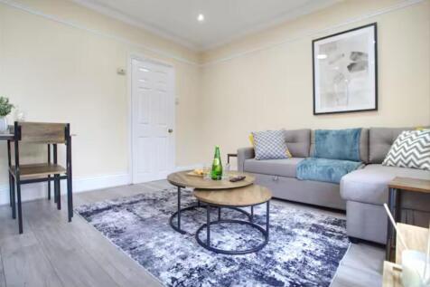 Flat 2 Living room 4