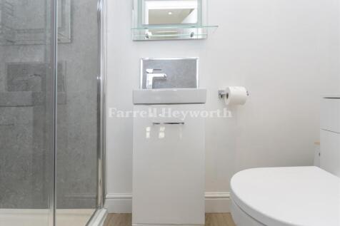 Ensuit shower