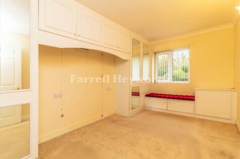 Bedroom 1 image 2