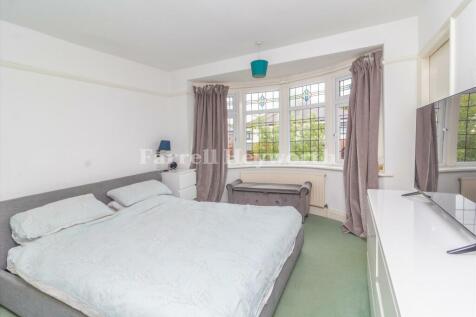 Bedroom 1 image 2