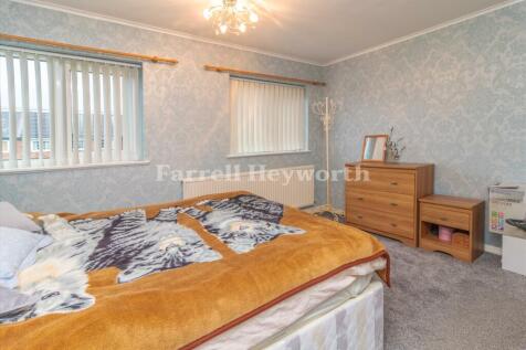 Bedroom 1 image 2