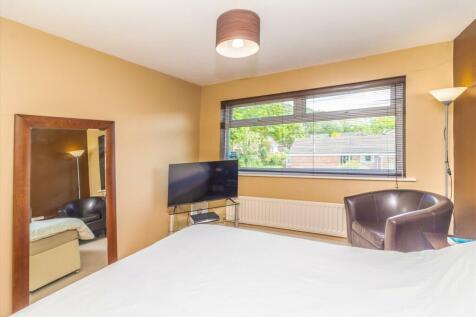 Bedroom 1 image 2